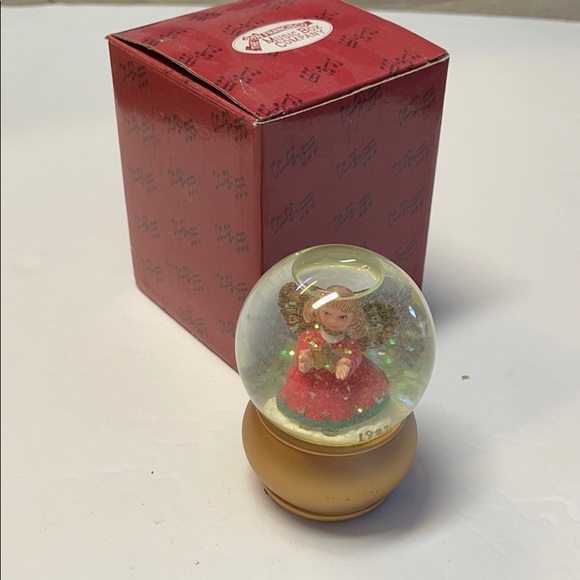 Small Snow Globe 1997 Angel Holiday Christmas Girl